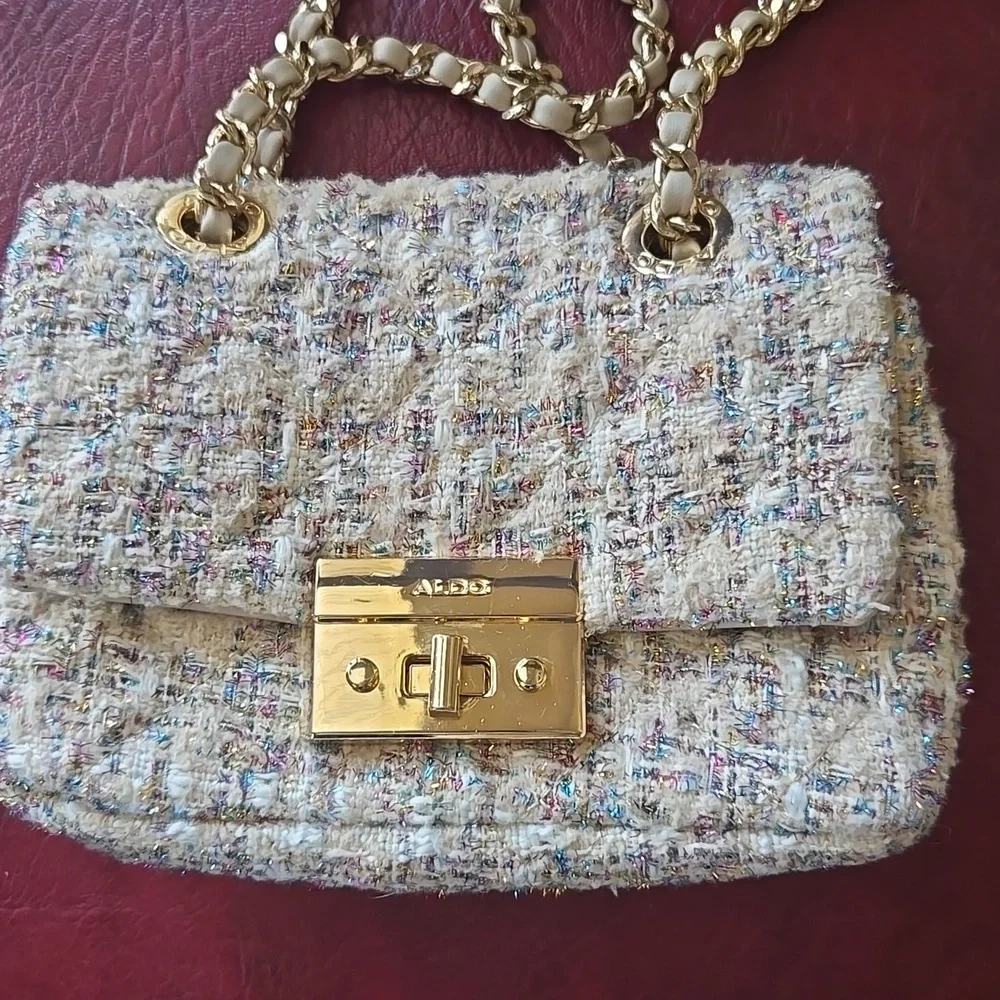 Aldo Quilted Handbag In Biege With Pastel Pink And Blue Accents. - Picture 4 of 16